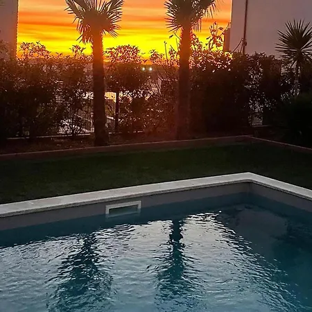 Appartamento Cozy In With Outdoor Swimming Pool