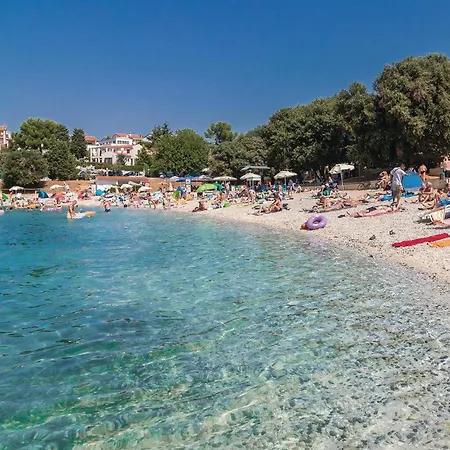 Cozy In With Outdoor Swimming Pool Pula